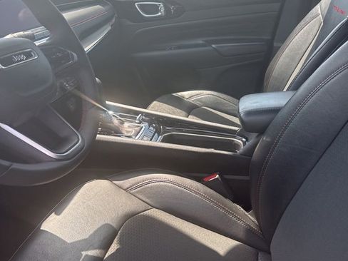 Used 2025 Jeep Compass Trailhawk AWD/4WD image 13