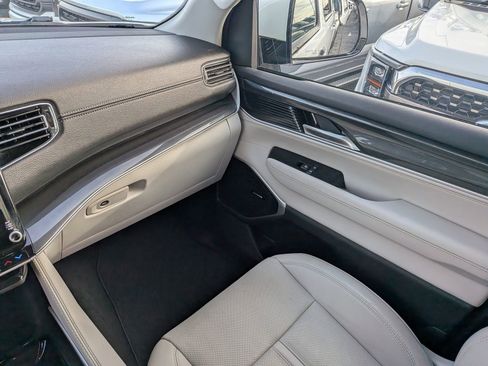 Used 2022 Jeep Wagoneer Series I w/ Premium Group I image 19