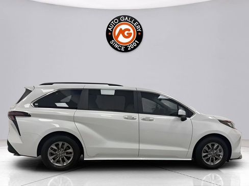 Used 2023 Toyota Sienna XLE image 8