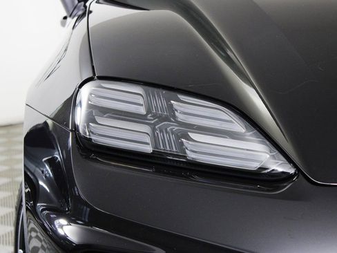 Certified 2025 Porsche Macan 4 Electric image 11