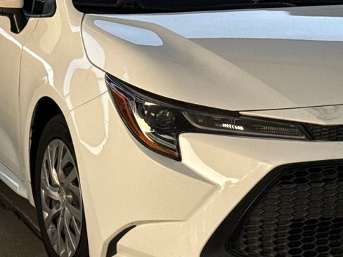 Used 2022 Toyota Corolla LE FWD image 4