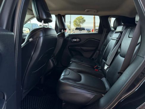 Used 2015 Jeep Cherokee Trailhawk w/ Leather Interior Group AWD/4WD image 42
