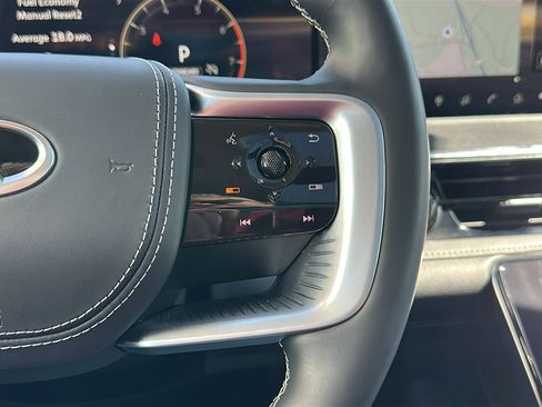 Used 2025 INFINITI QX80 Sensory image 17