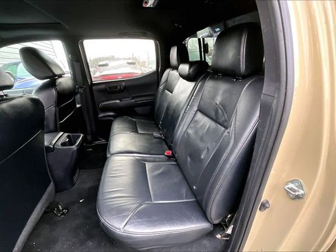 Used 2020 Toyota Tacoma TRD Off-Road image 19