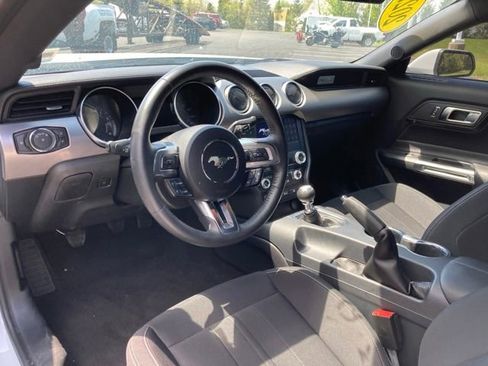 Used 2022 Ford Mustang GT RWD image 5