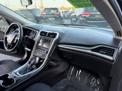Used 2016 Ford Fusion SE FWD image 19