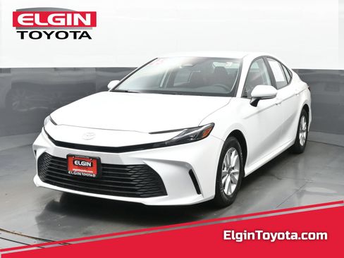 Used 2025 Toyota Camry LE FWD image 1