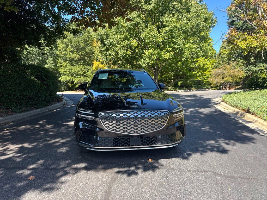Used 2023 Genesis Electrified GV70 AWD/4WD image 2