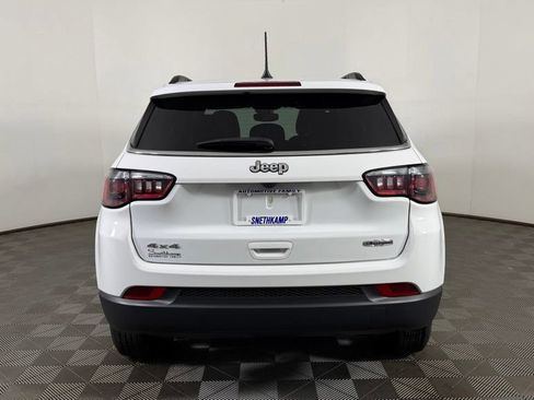 Used 2025 Jeep Compass Latitude AWD/4WD image 7