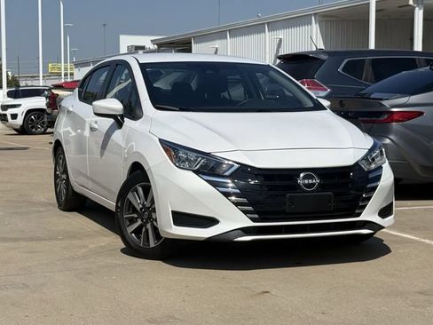 Used 2023 Nissan Versa SV FWD image 2