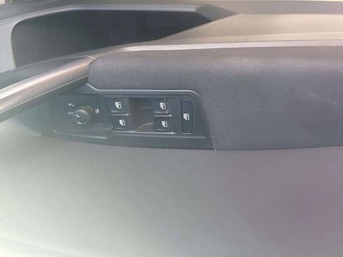 Used 2021 Volkswagen Tiguan S image 13