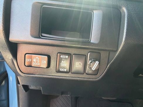 Used 2019 Toyota Tacoma TRD Sport AWD/4WD image 43