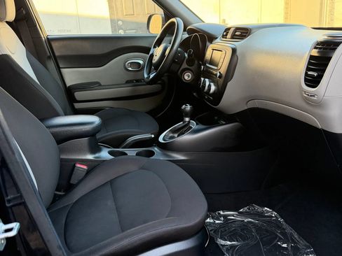 Used 2017 Kia Soul FWD image 8