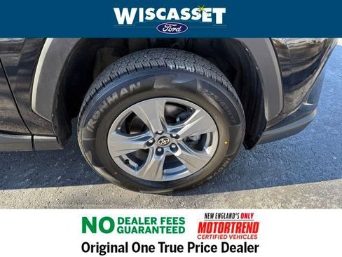Used 2024 Toyota RAV4 XLE AWD/4WD image 32