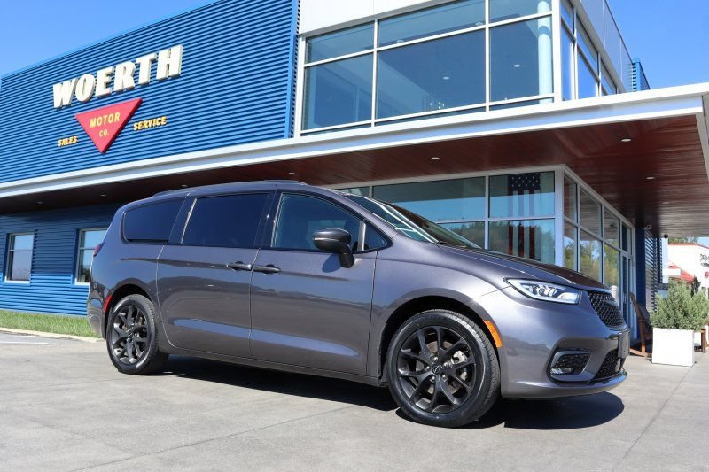 Used 2023 Chrysler Pacifica Touring-L w/ S Appearance Package AWD/4WD image 1