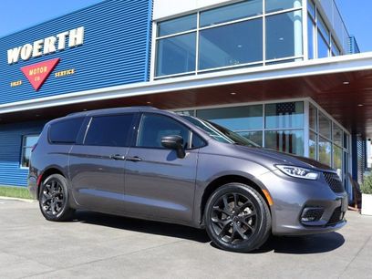 Used 2023 Chrysler Pacifica Touring-L w/ S Appearance Package