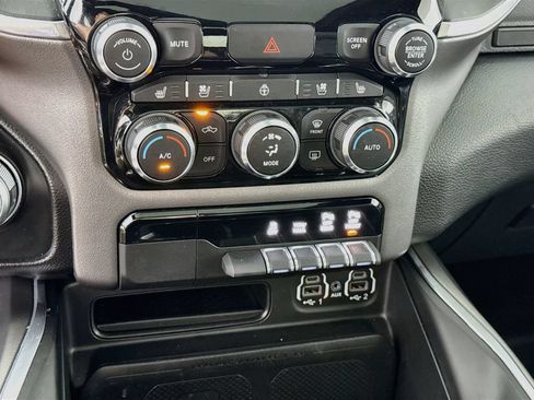 Used 2022 RAM 1500 Laramie AWD/4WD image 8