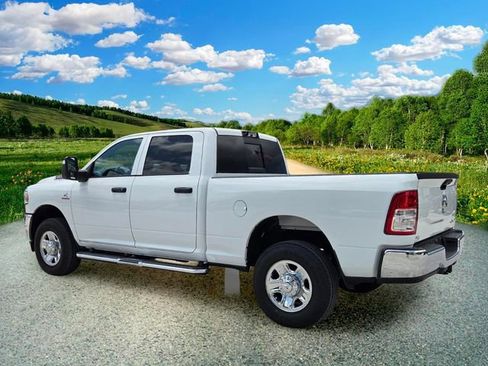 Used 2024 RAM 3500 Tradesman w/ Chrome Appearance Group AWD/4WD image 4