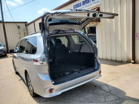 Used 2017 Toyota Sienna SE w/ SE Preferred Package image 80