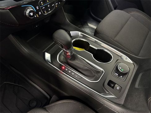 Used 2021 Chevrolet Traverse LT image 22