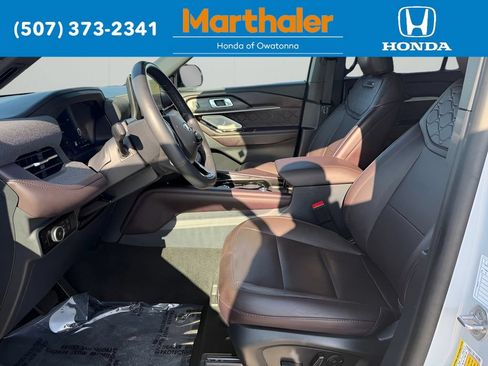 Used 2025 Ford Explorer Platinum w/ LUX Leather Package AWD/4WD image 9