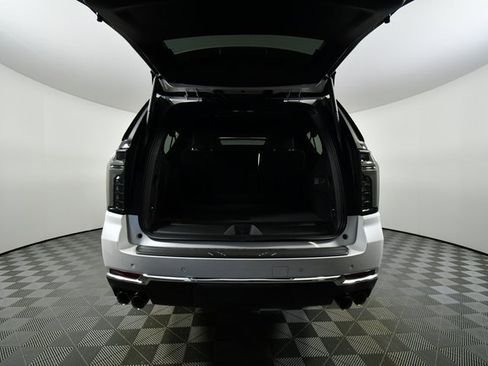 New 2025 Chevrolet Suburban Premier image 27
