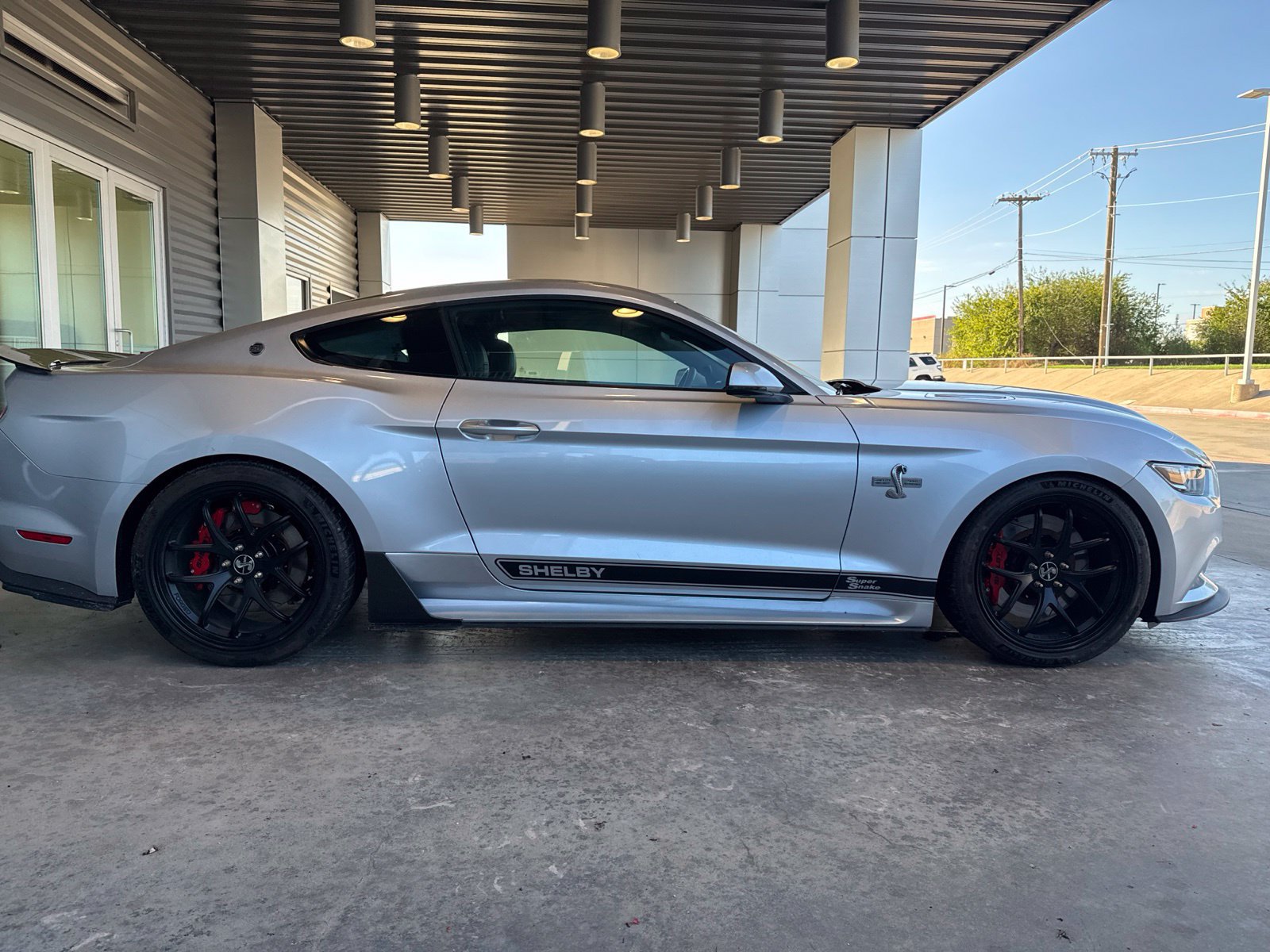 Used 2017 Ford Mustang GT Premium w/ Equipment Group 401A RWD image 2