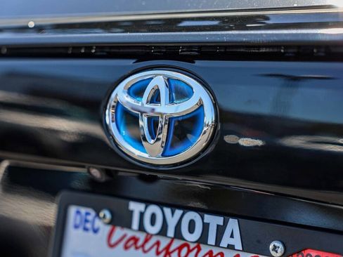 Used 2024 Toyota RAV4 XLE AWD/4WD image 24