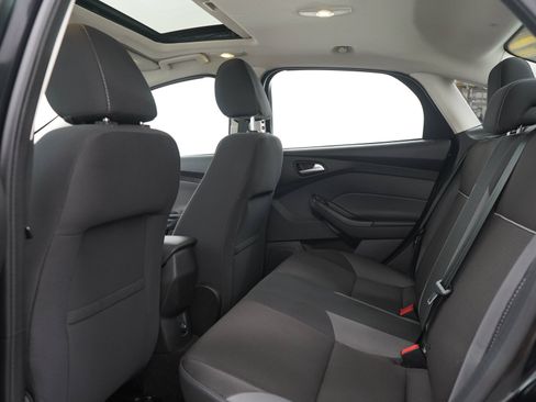 Used 2013 Ford Focus SE w/ SE Winter Pkg FWD image 17