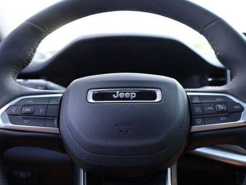 Used 2025 Jeep Compass Limited AWD/4WD image 9