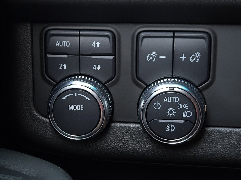 Used 2022 GMC Yukon AT4 AWD/4WD image 17