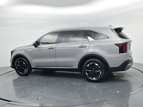 Used 2025 Kia Sorento S w/ Panoramic Sunroof Package image 5