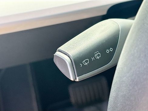 Used 2024 Tesla Model Y Long Range image 10