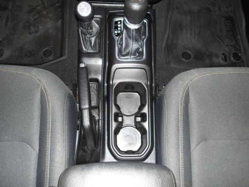 Used 2024 Jeep Wrangler Unlimited Sport AWD/4WD image 13
