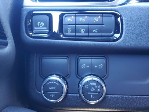 New 2026 GMC Yukon Denali w/ Sun & Power Step Package image 31