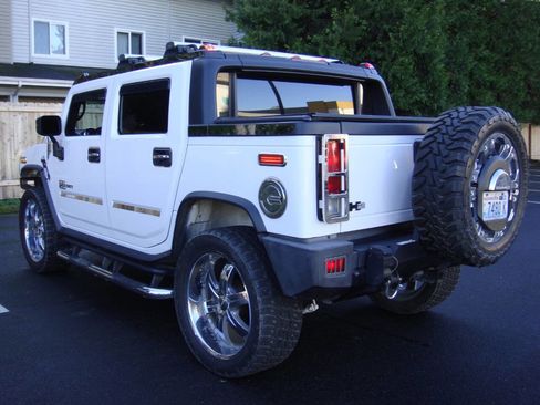Used 2005 HUMMER H2 SUT w/ Preferred Equipment Group image 9