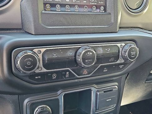 Used 2022 Jeep Wrangler Sport AWD/4WD image 16
