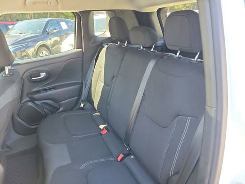 Used 2023 Jeep Renegade Altitude image 12