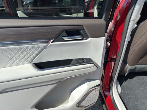 Used 2027 GMC Acadia Denali FWD image 16