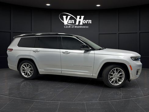 Used 2023 Jeep Grand Cherokee L Summit w/ Advanced Protech Group IV AWD/4WD image 8