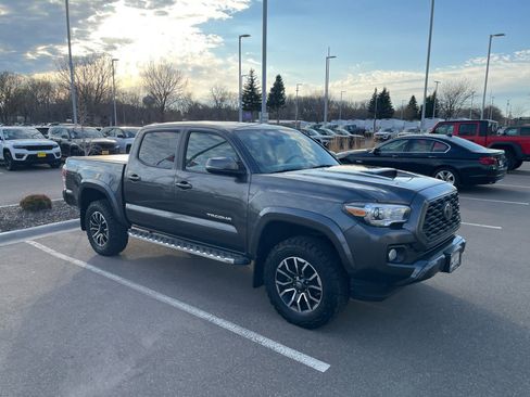 Used 2020 Toyota Tacoma TRD Sport image 2