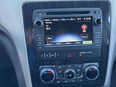 Used 2016 Chevrolet Traverse LT FWD image 22