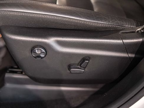 Used 2019 Jeep Grand Cherokee Limited AWD/4WD image 22