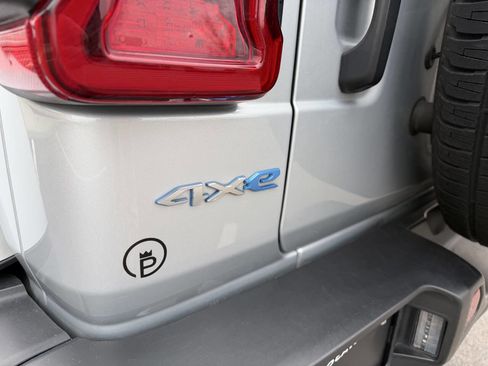 Used 2023 Jeep Wrangler Unlimited Sahara w/ Cold Weather Group image 5