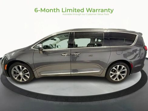 Used 2017 Chrysler Pacifica Limited image 4