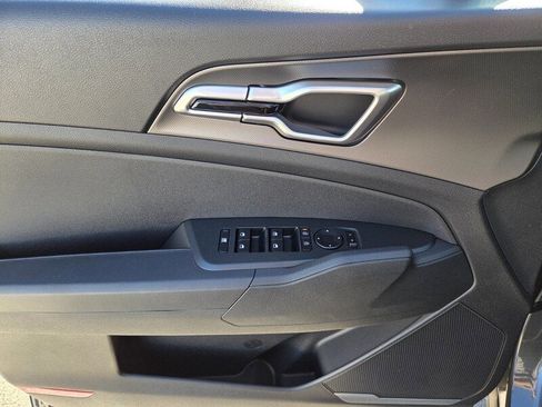 New 2026 Kia Sportage S image 9