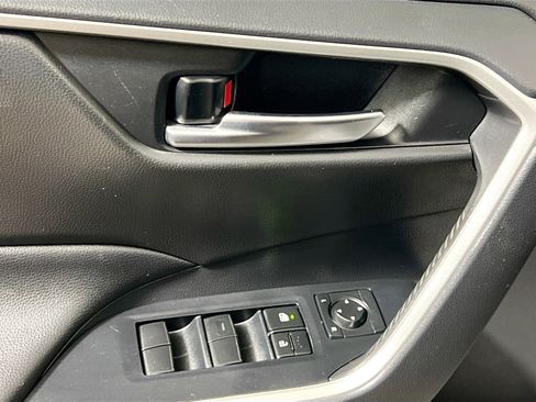 Used 2019 Toyota RAV4 XLE image 16