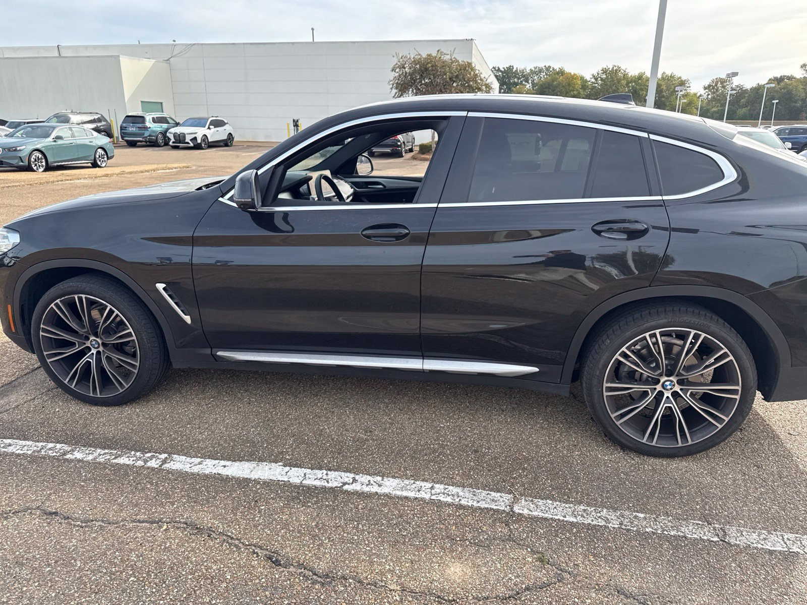 Certified 2024 BMW X4 xDrive30i w/ Premium Package AWD/4WD image 8