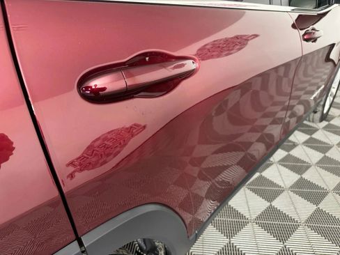 Used 2019 Jeep Cherokee Latitude w/ Popular Appearance Group image 28