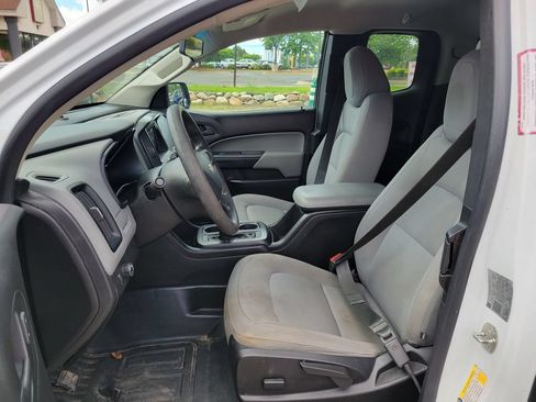 Used 2019 Chevrolet Colorado W/T RWD image 2
